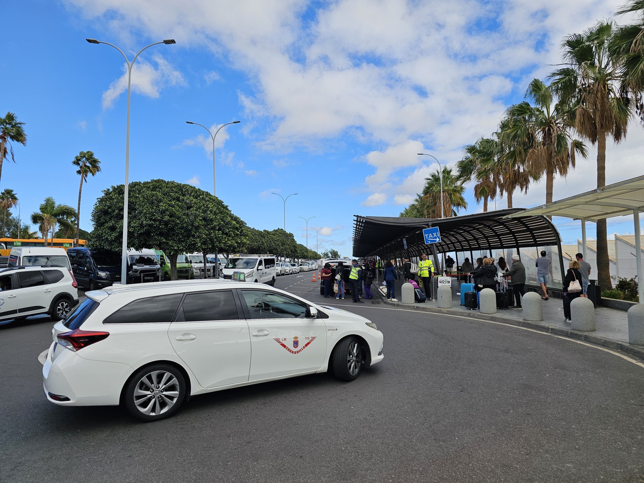 Tenerife Airport Taxis vs Private Transfers (2026)